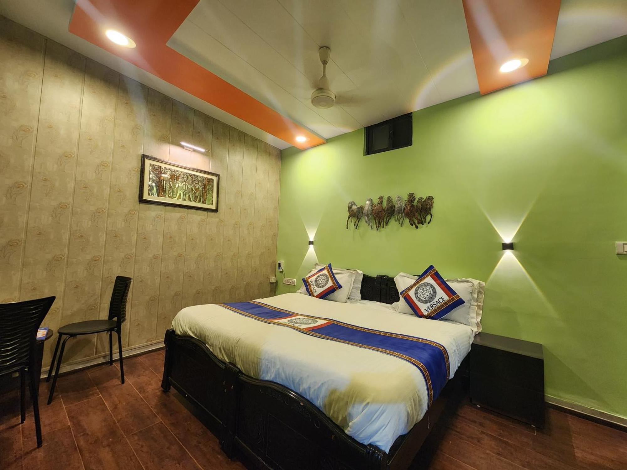 מאונט אבו Shaleen Elegance Homestay Nakki Lake 400 Meters מראה חיצוני תמונה