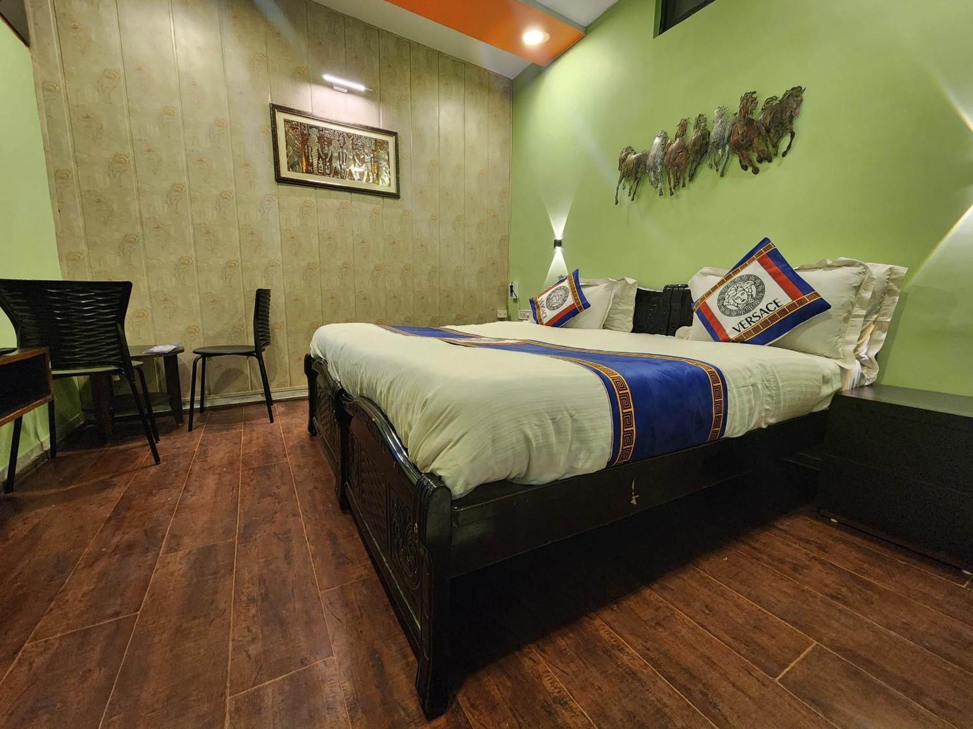 מאונט אבו Shaleen Elegance Homestay Nakki Lake 400 Meters מראה חיצוני תמונה