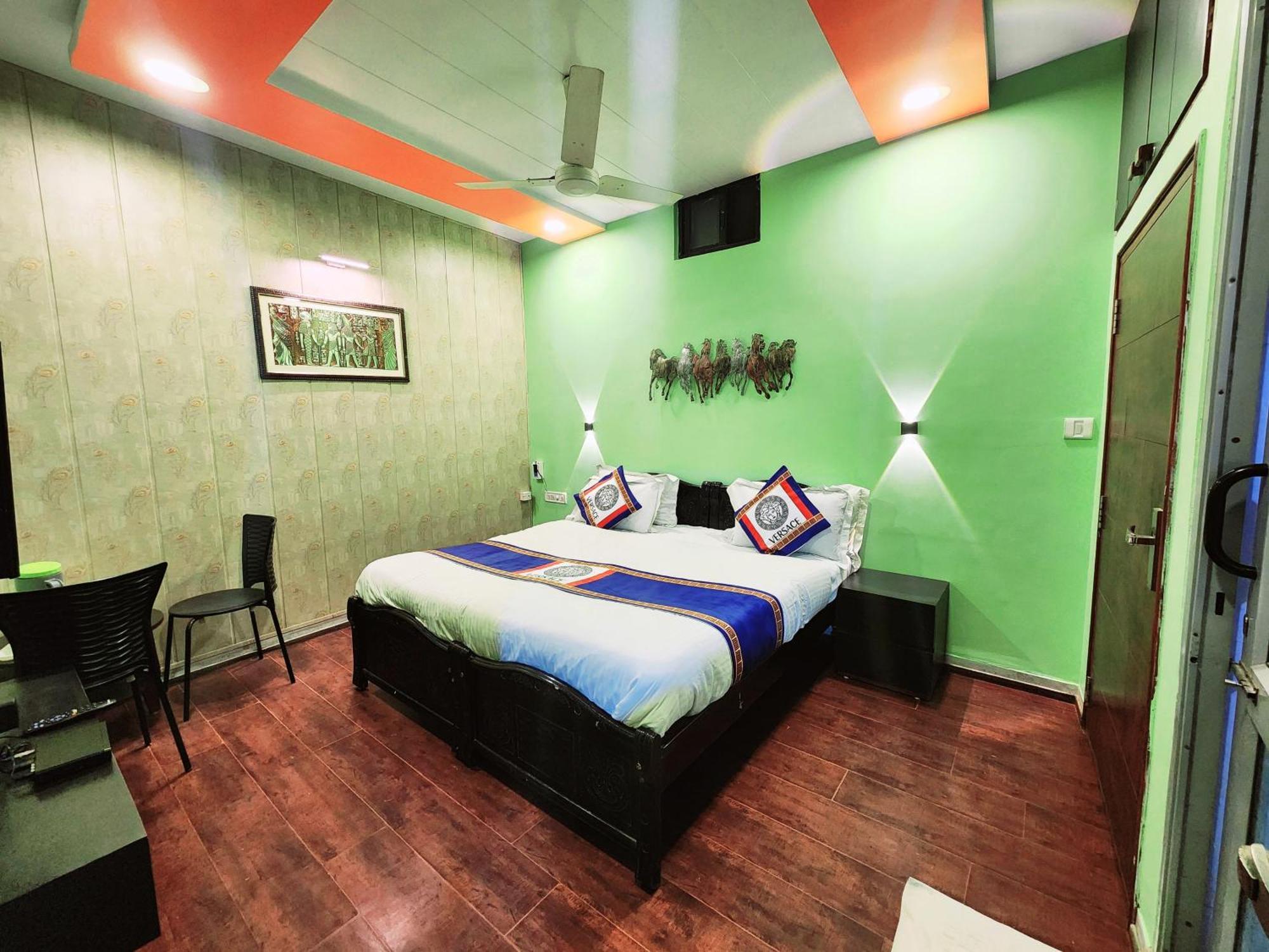 מאונט אבו Shaleen Elegance Homestay Nakki Lake 400 Meters מראה חיצוני תמונה