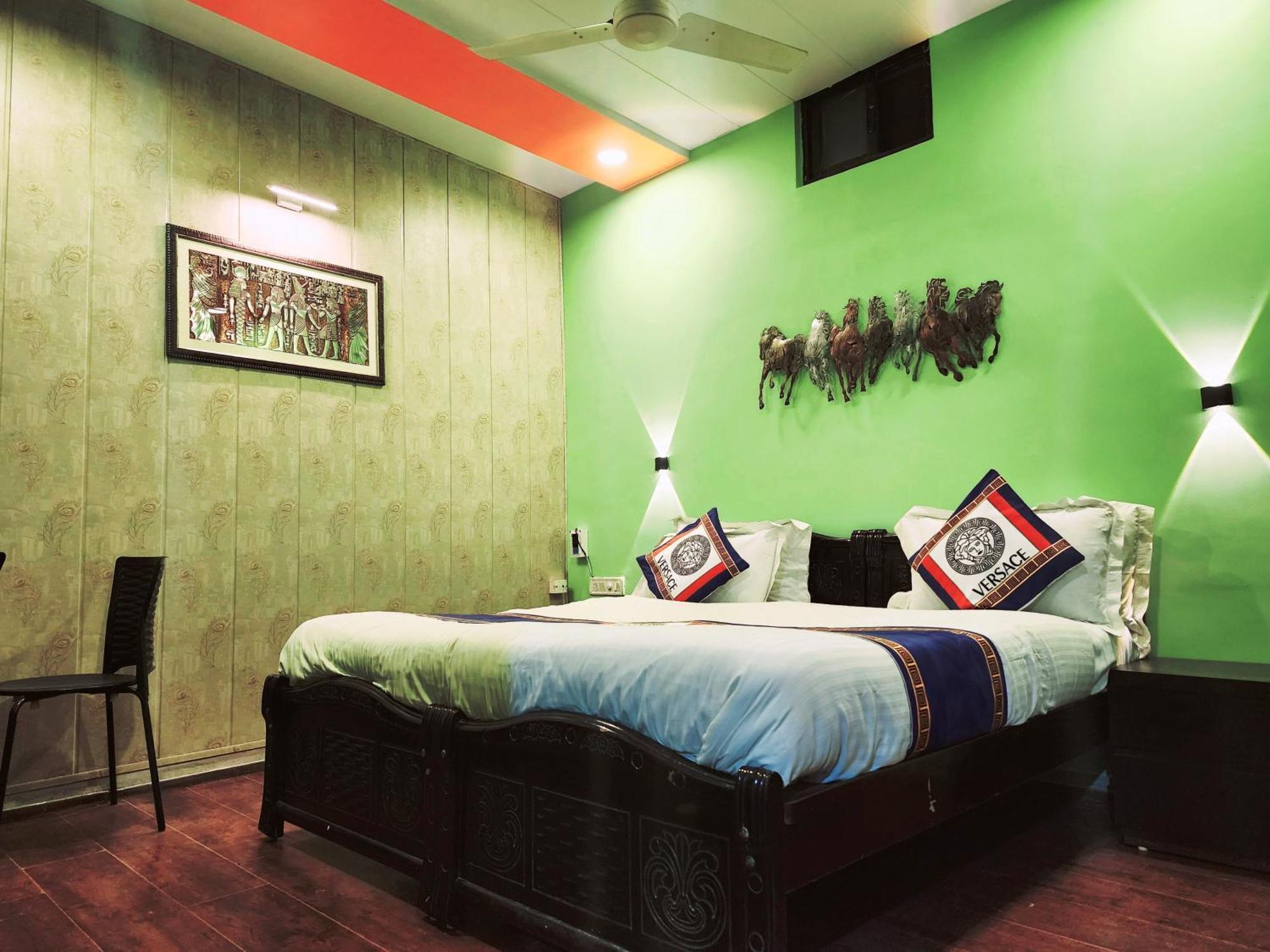 מאונט אבו Shaleen Elegance Homestay Nakki Lake 400 Meters מראה חיצוני תמונה