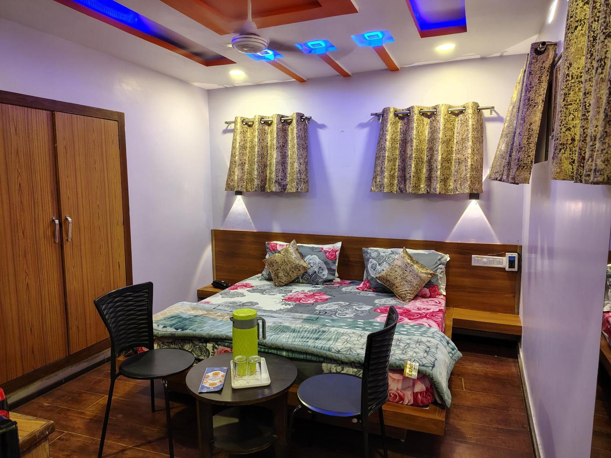 מאונט אבו Shaleen Elegance Homestay Nakki Lake 400 Meters מראה חיצוני תמונה