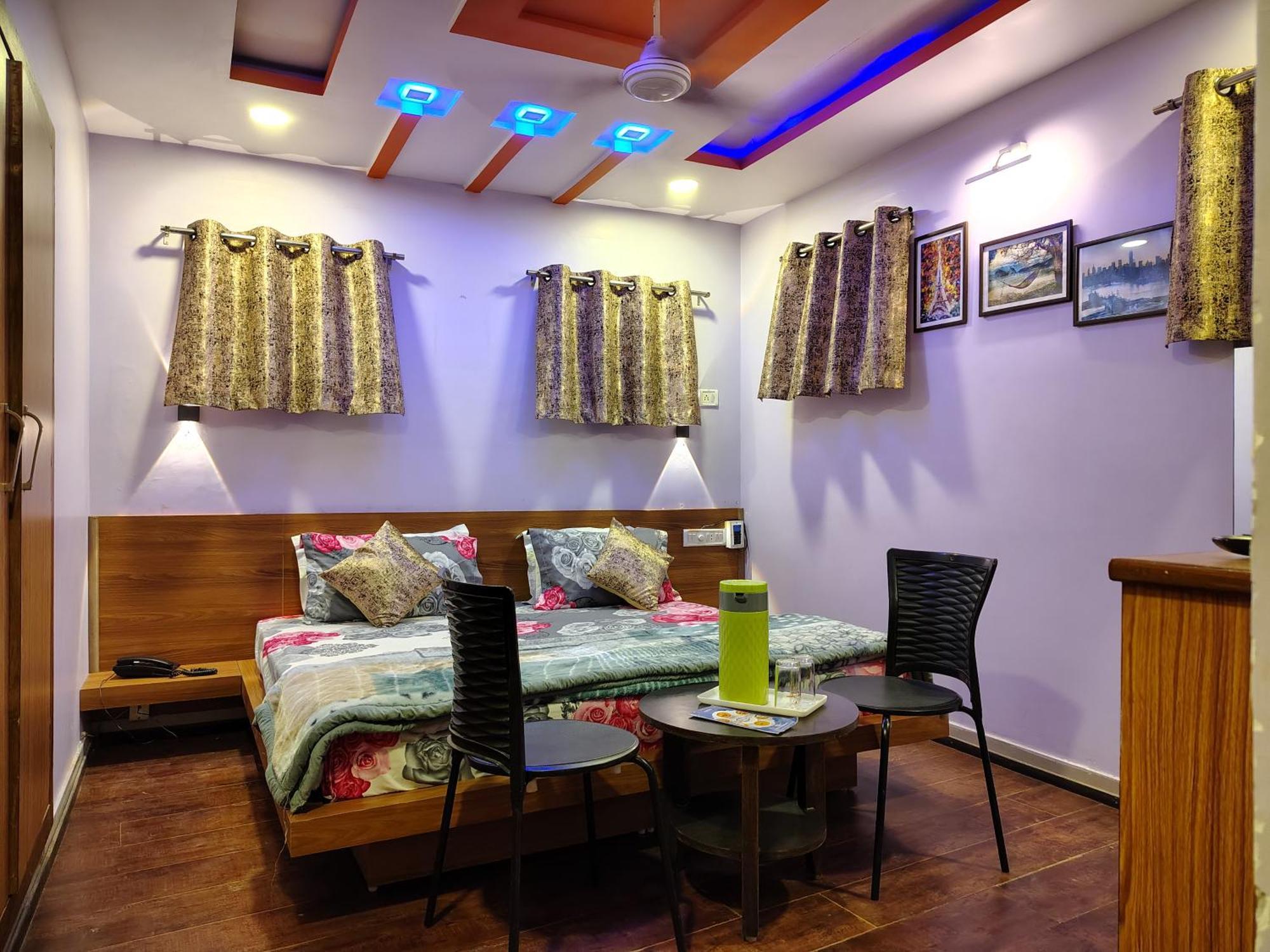 מאונט אבו Shaleen Elegance Homestay Nakki Lake 400 Meters מראה חיצוני תמונה